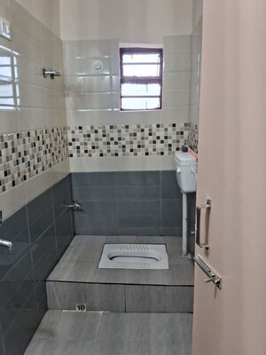 Bathroom in 2 BHK Apartment at Doranda – for Rent