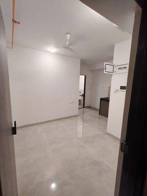 Room in 2 BHK Apartment at Happy Jade Regency, Matunga – for Rent