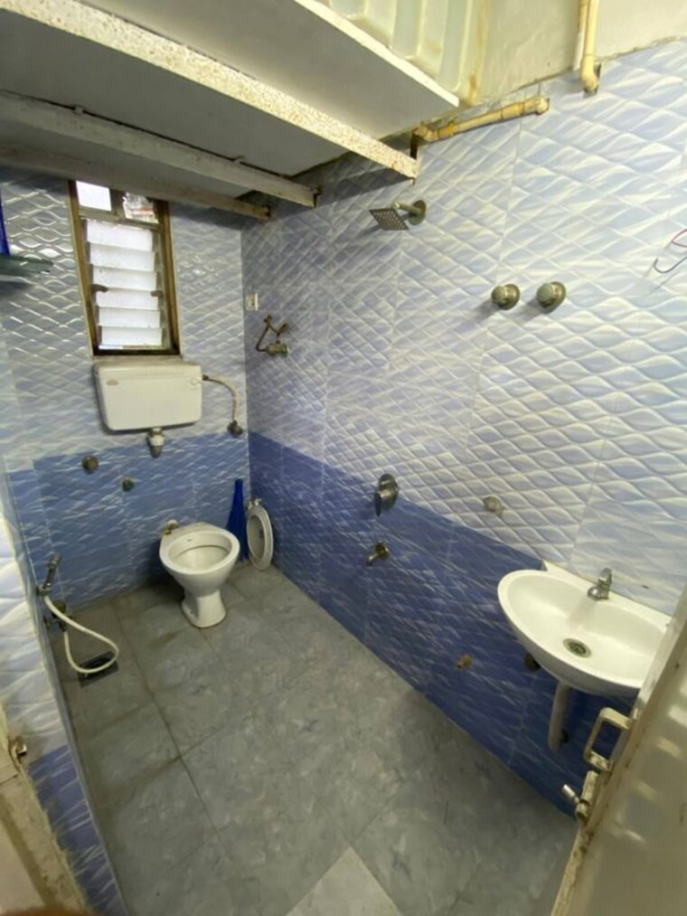 Bathroom, andheri-chs 2 Bedroom 750 Sq.Ft. Apartment In Andheri West Mumbai 10789626