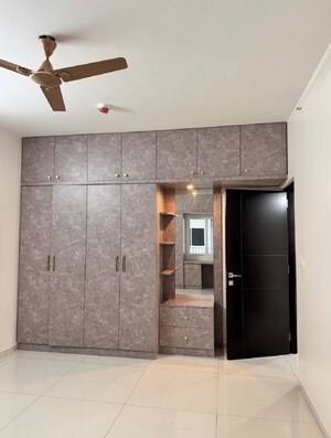 Room in 2 BHK Apartment at Rajapushpa Provincia, Narsingi – for Rent