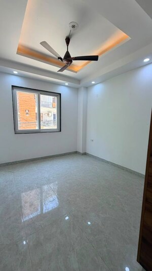 Room in 3.5 BHK Apartment at Emaar The Palm Drive-The Premier Terraces, Sector 66 – for Rent