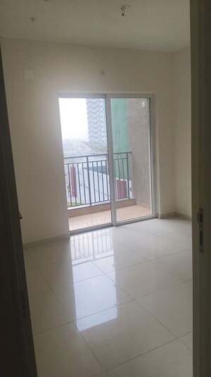 Room in 2 BHK Apartment at Godrej Hill Retreat, Mahalunge – for Rent