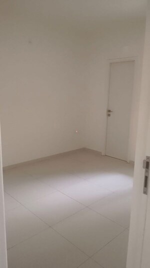 Room in 2 BHK Apartment at Godrej Hill Retreat, Mahalunge – for Rent