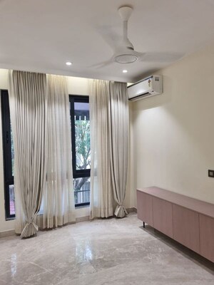 Room in 4 BHK Builder Floor at Greenwood City, Sector 40 – for Rent
