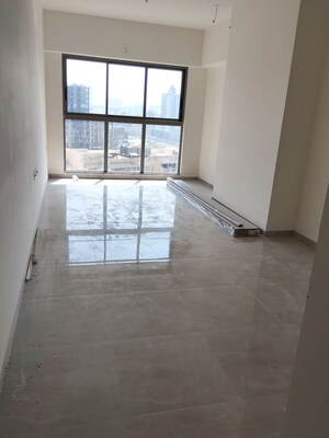 Room in 2.5 BHK Apartment at Sheth Auris Bliss, Malad West – for Rent