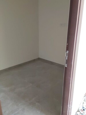 Room in 2.5 BHK Apartment at Sheth Auris Bliss, Malad West – for Rent