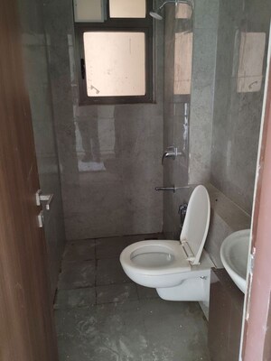Bathroom in 2.5 BHK Apartment at Sheth Auris Bliss, Malad West – for Rent