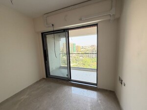 Room in 4 BHK Apartment at Vivekanand Nagar – for Sale