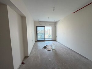 Room in 4 BHK Apartment at Vivekanand Nagar – for Sale