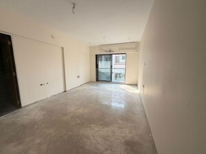 Room in 4 BHK Apartment at Vivekanand Nagar – for Sale