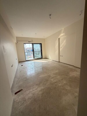 Room in 4 BHK Apartment at Vivekanand Nagar – for Sale