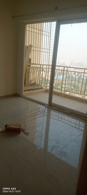 Room in 2 BHK Apartment at Mahagun Mywoods, Sector 16c Greater Noida – for Rent