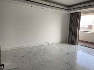 Room in 4 BHK Apartment at Salcon The Verandas, Sector 54 – for Rent