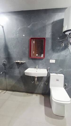 Team Area in 2 BHK Apartment at Saket – for Rent