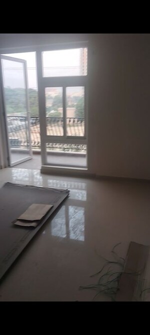 Room in 3 BHK Apartment at Omaxe Hazratganj Residency, Gomti Nagar – for Rent