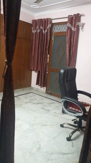 Room in 3 BHK Apartment at Sector 12 Dwarka – for Rent