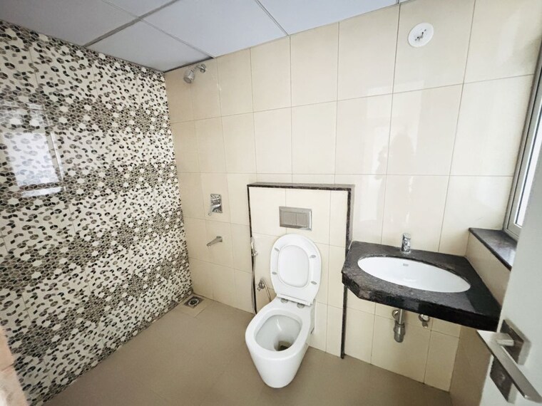 Bathroom, godrej-hill-retreat 3 Bedroom 950 Sq.Ft. Apartment In Mahalunge Pune 10789912