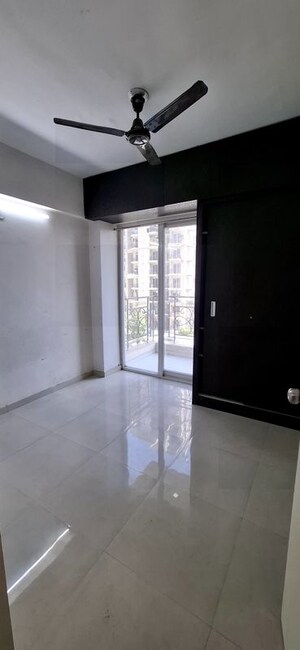 Room in 2 BHK Apartment at Signature Global The Millennia, Sector 37d – for Rent