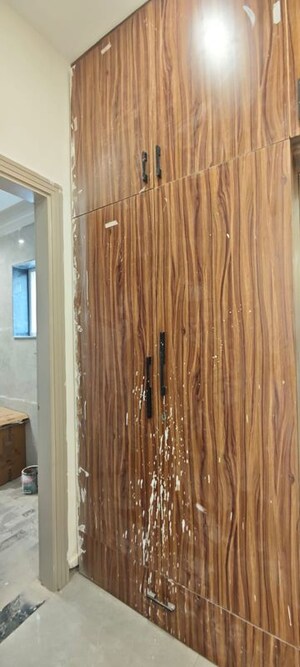 Furnished Amenities in 4 BHK Builder Floor at Green Fields Colony – for Rent