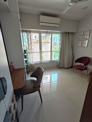 Bedroom in 2.5 BHK Apartment at Chembur – for Rent
