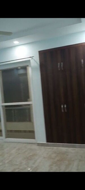 Room in 2 BHK Apartment at Gomti Nagar – for Rent