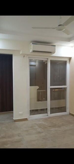 Room in 2 BHK Apartment at Gomti Nagar – for Rent