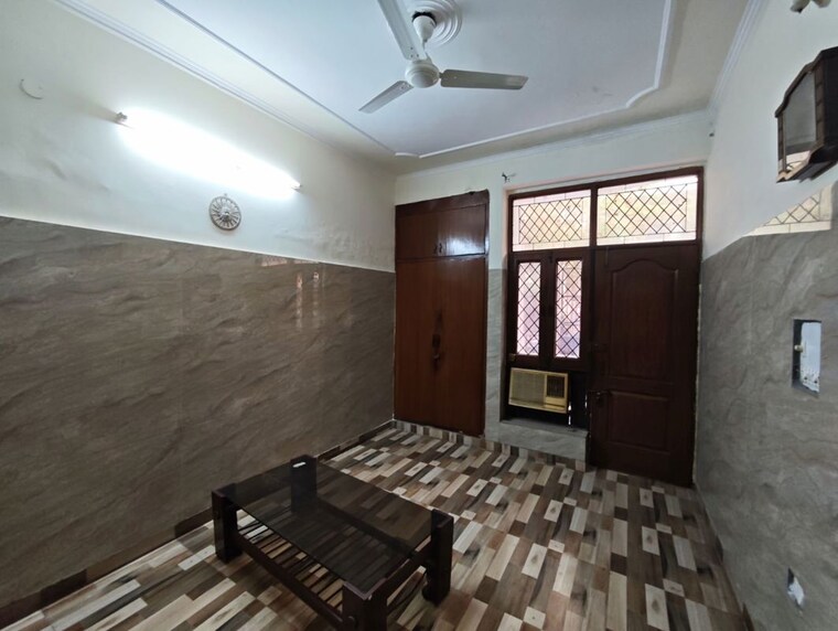 Room, green fields colony 3 Bedroom 280 Sq.Yd. Builder Floor In Green Fields Colony Faridabad 10789947