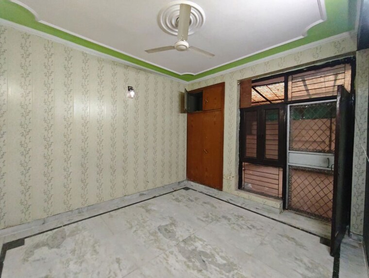 Room, green fields colony 3 Bedroom 200 Sq.Yd. Builder Floor In Green Fields Colony Faridabad 10789959
