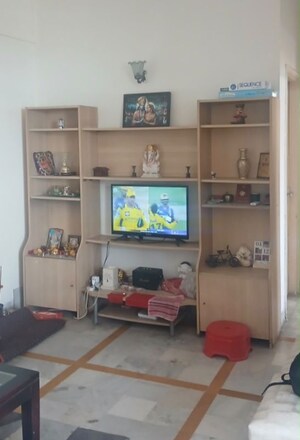 Living Room in 2.5 BHK Apartment at DLF Silver Oaks, Sector 26 – for Rent
