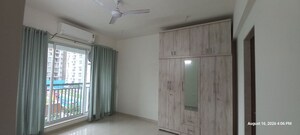 Room in 3 BHK Apartment at Seawoods – for Sale