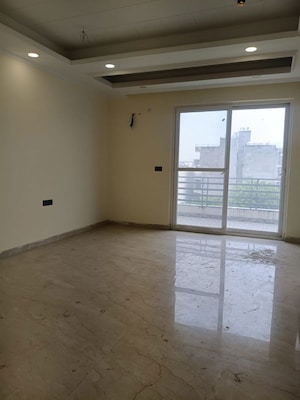 Room in 4 BHK Builder Floor at Green Fields Colony – for Rent
