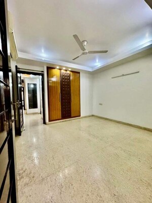 Room in 3 BHK Builder Floor at Shivalik Colony – for Rent