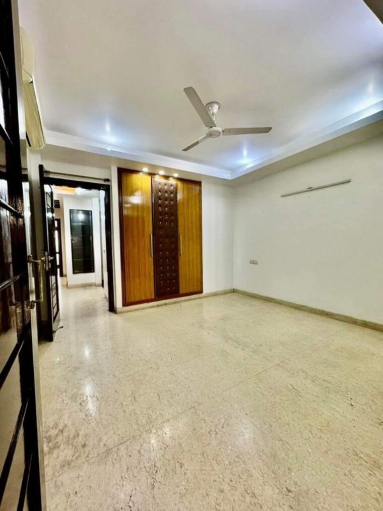 Room, shivalik colony 3 Bedroom 1800 Sq.Ft. Builder Floor In Shivalik Colony Delhi 10790020