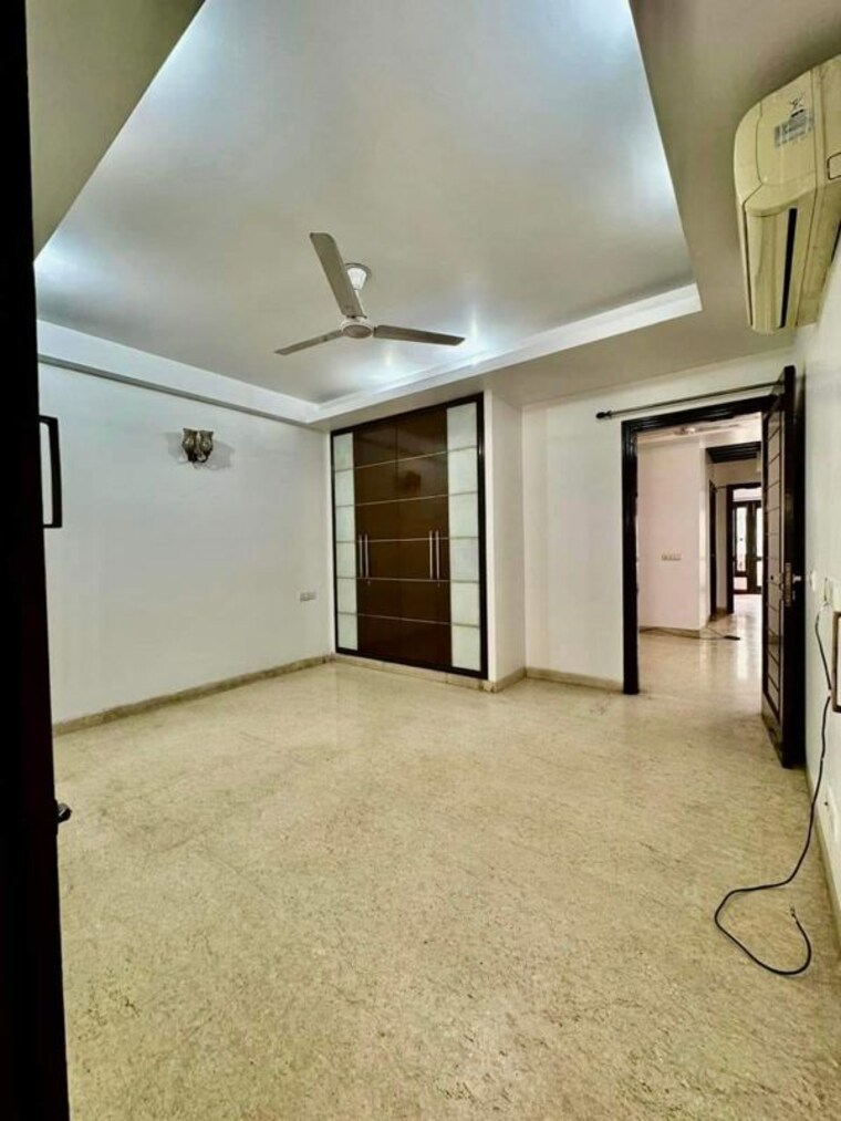 Room, shivalik colony 3 Bedroom 1800 Sq.Ft. Builder Floor In Shivalik Colony Delhi 10790020