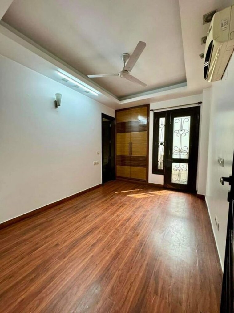 Room, shivalik colony 3 Bedroom 1800 Sq.Ft. Builder Floor In Shivalik Colony Delhi 10790020