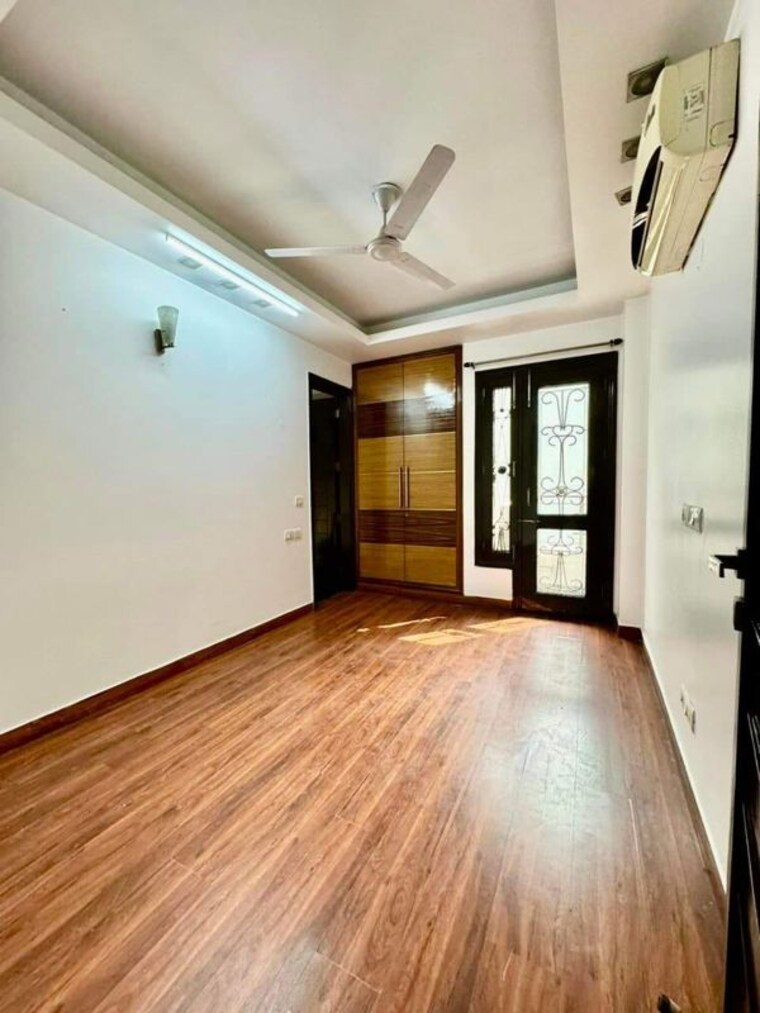 Room, shivalik colony 3 Bedroom 1800 Sq.Ft. Builder Floor In Shivalik Colony Delhi 10790020