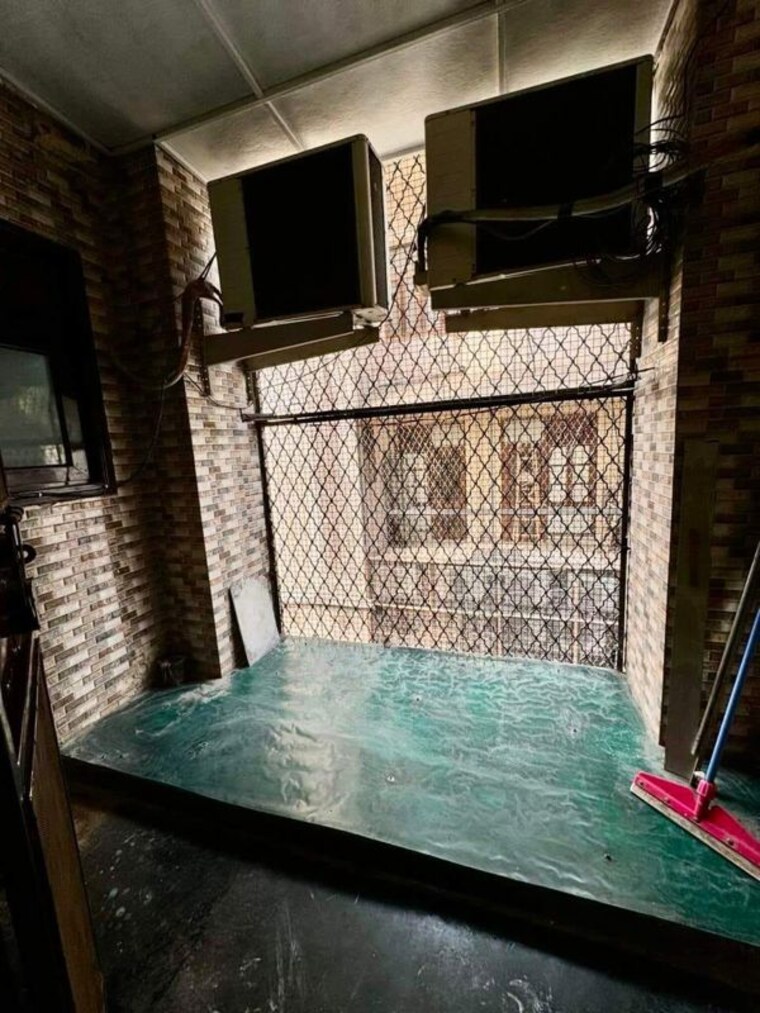 Swimming Pool, shivalik colony 3 Bedroom 1800 Sq.Ft. Builder Floor In Shivalik Colony Delhi 10790020