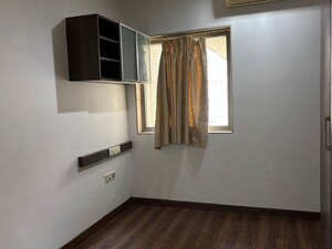 Room in 3 BHK Apartment at Lodha Grandeur, Prabhadevi – for Rent