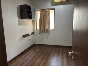 Room in 3 BHK Apartment at Lodha Grandeur, Prabhadevi – for Rent