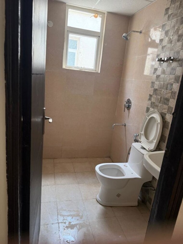 Bathroom, signature-global-park 2.5 Bedroom 1210 Sq.Ft. Apartment In Sohna Sector 36 Gurgaon 10790126