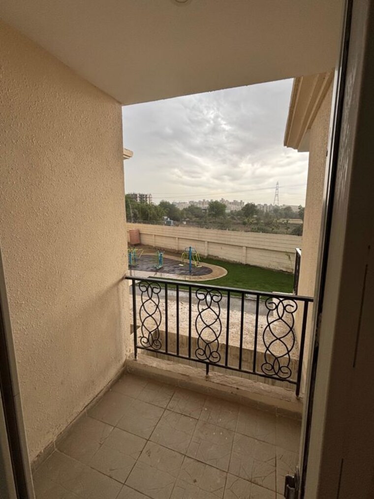 Balcony, signature-global-park 2.5 Bedroom 1210 Sq.Ft. Apartment In Sohna Sector 36 Gurgaon 10790126