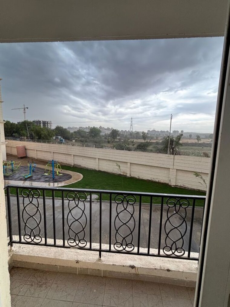 Balcony, signature-global-park 2.5 Bedroom 1210 Sq.Ft. Apartment In Sohna Sector 36 Gurgaon 10790126