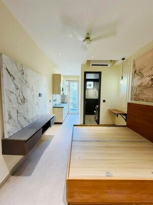 Room in Studio Builder Floor at Dlf Phase iv – for Rent