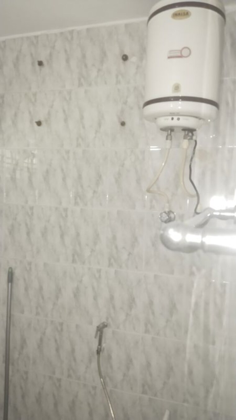 Bathroom, gomti nagar 1 RK 150 Sq.Ft. Builder Floor In Gomti Nagar Lucknow 10790181