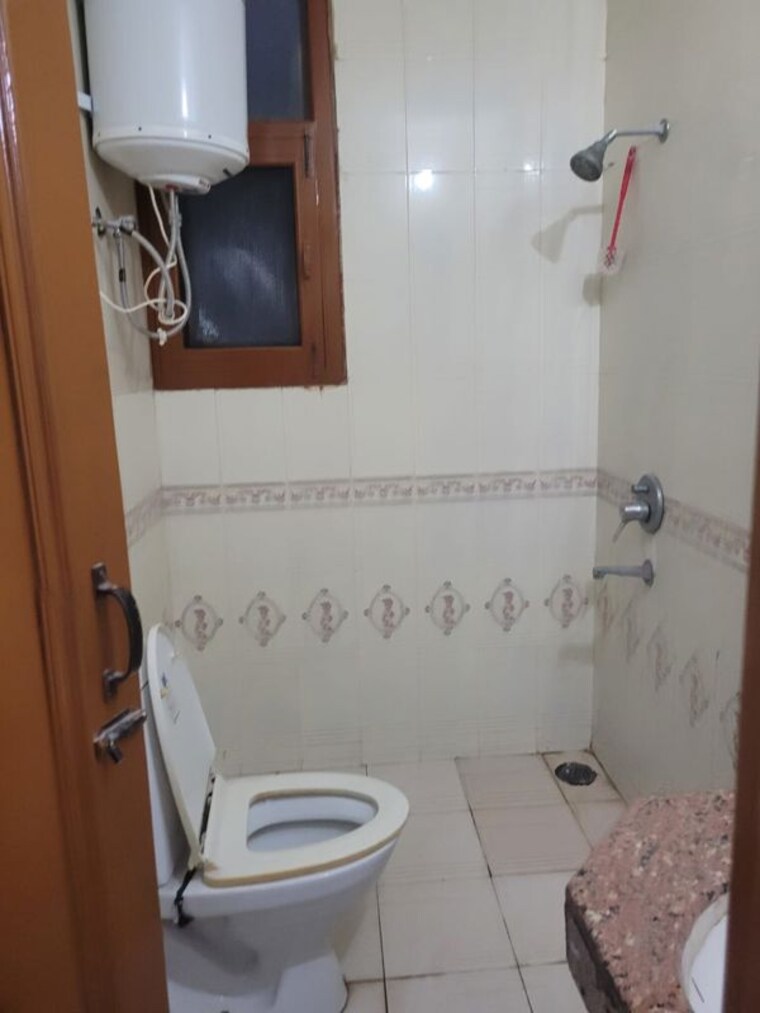 Bathroom, penta-homes 2 Bedroom 1300 Sq.Ft. Apartment In Vip Road Zirakpur 10790200