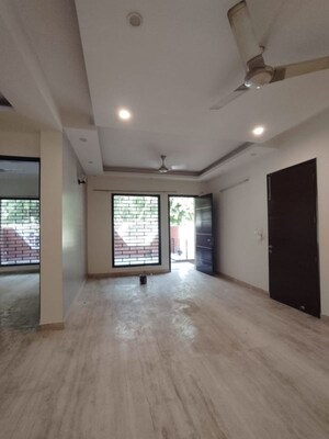 Room in 3 BHK Builder Floor at Sector 49 – for Rent