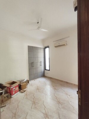 Room in 3 BHK Builder Floor at Sector 49 – for Rent