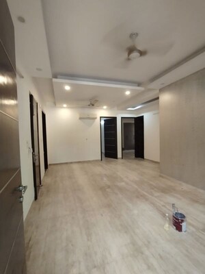 Room in 3 BHK Builder Floor at Sector 49 – for Rent