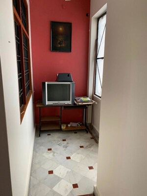 Furnished Amenities in 1.5 BHK Builder Floor at Gomti Nagar – for Rent