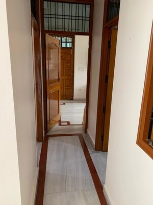 Building Lobby in 1.5 BHK Builder Floor at Gomti Nagar – for Rent